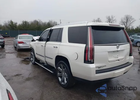 2015 Cadillac Escalade Premium z USA, uszkodzony, nr VIN 1GYS4CKJ4FR215433